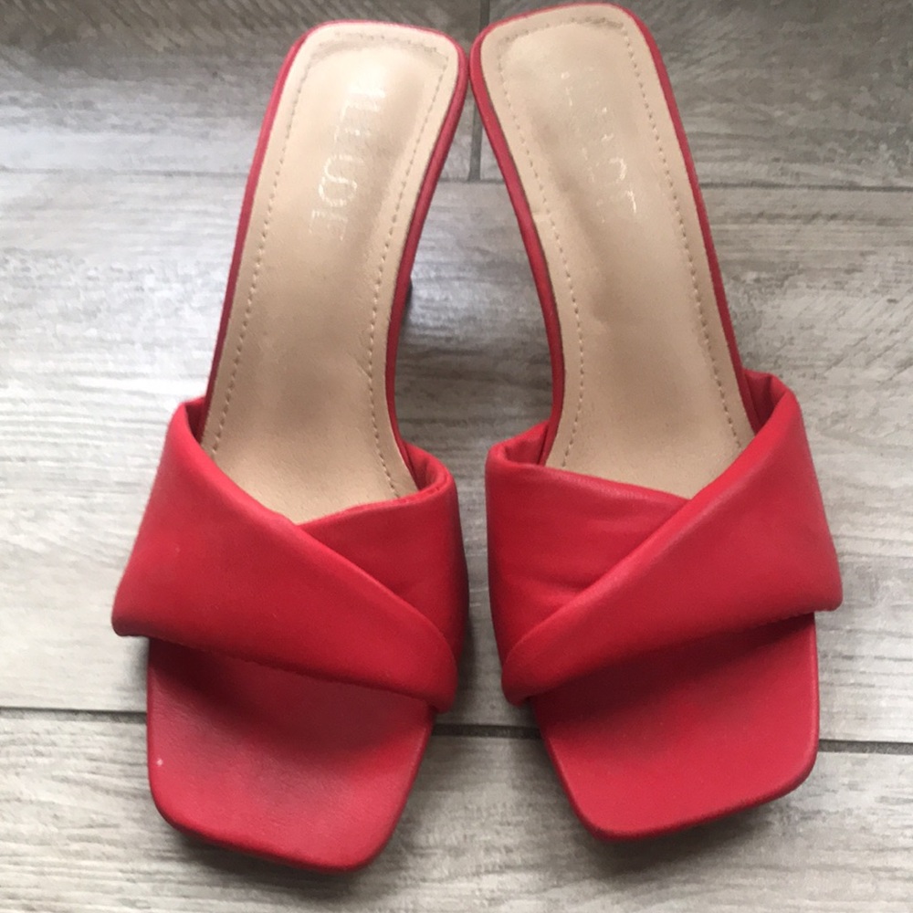 Red slip-on/open toed heels 👠